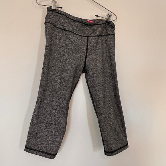 Victoria's Secret VSX Size Medium Gray Knockout Crop Leggings Activewear Yoga - Picture 3 of 13